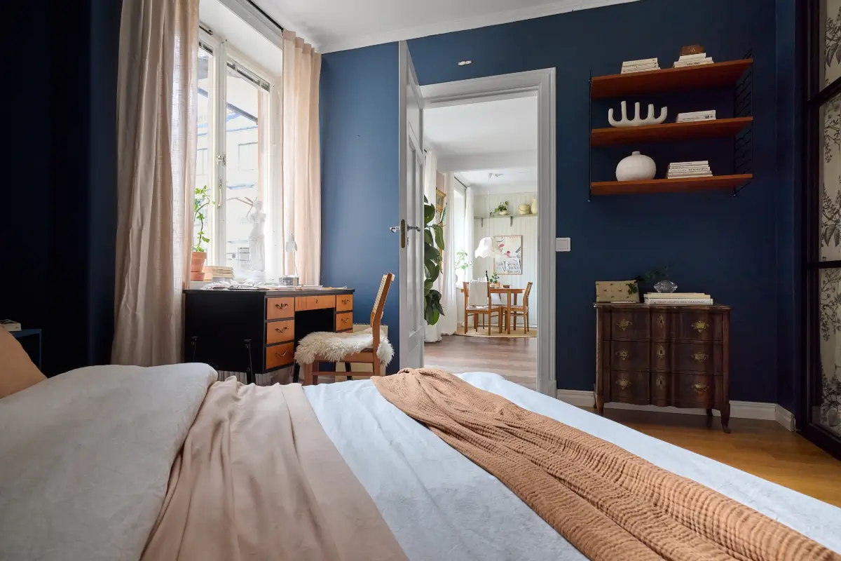 dark blue bedroom with desk