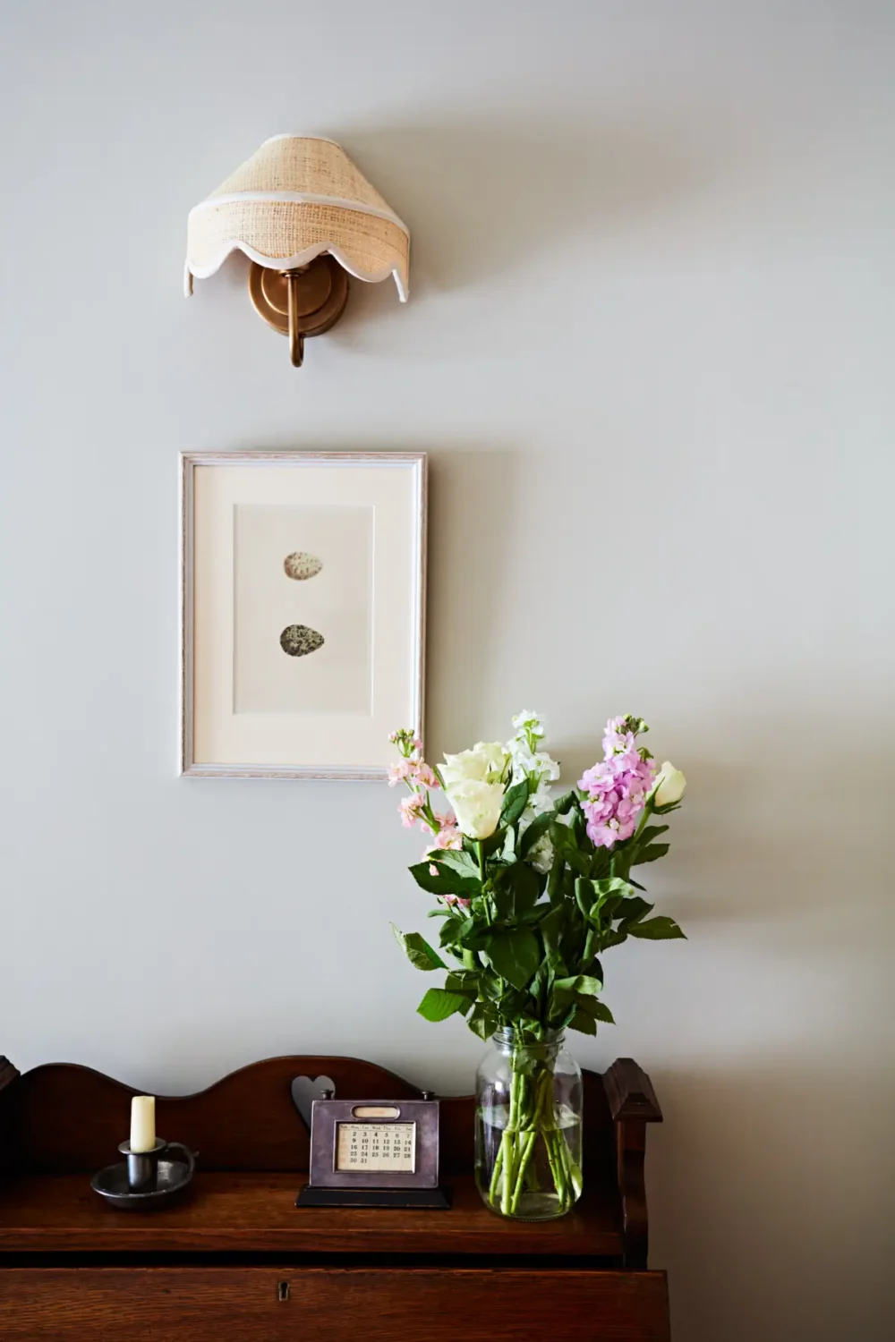 Natural Materials and Green Tones in a Pretty Coastal Home 18 detail