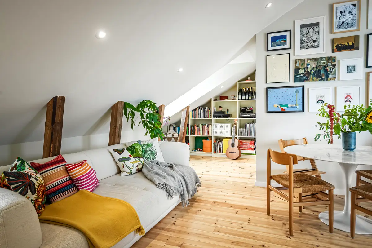 A Bright Duplex Apartment with Exposed Beams and a Roof Terrace 4 duplex-family-apartment-stockholm-nordroom19