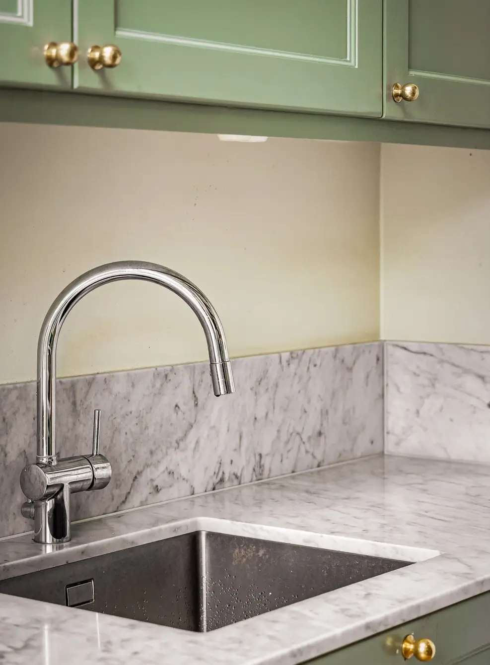 A Bright Duplex Apartment with Exposed Beams and a Roof Terrace 14 duplex-family-apartment-stockholm-nordroom23