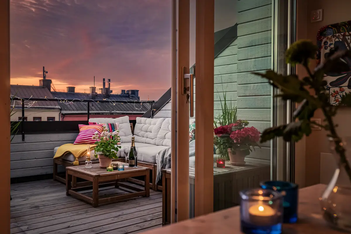 A Bright Duplex Apartment with Exposed Beams and a Roof Terrace 15 duplex-family-apartment-stockholm-nordroom26