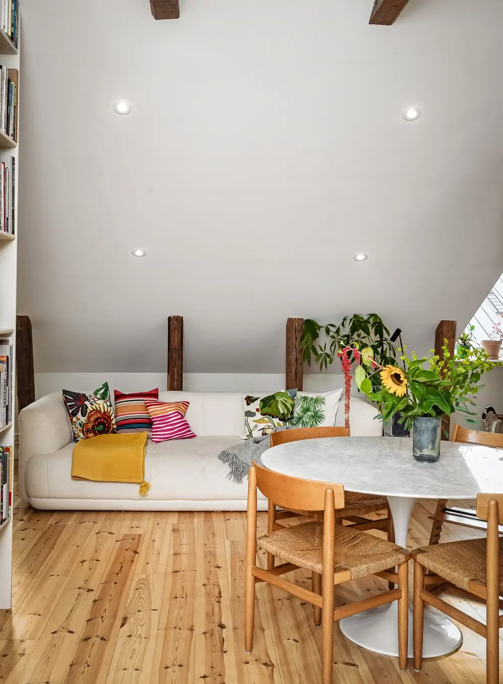 A Bright Duplex Apartment with Exposed Beams and a Roof Terrace 3 duplex-family-apartment-stockholm-nordroom27