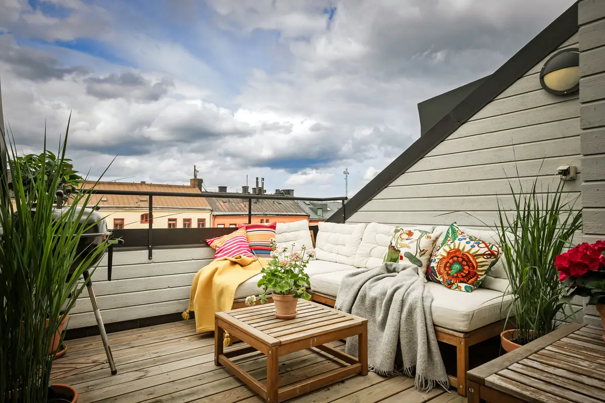 A Bright Duplex Apartment with Exposed Beams and a Roof Terrace 16 duplex-family-apartment-stockholm-nordroom30