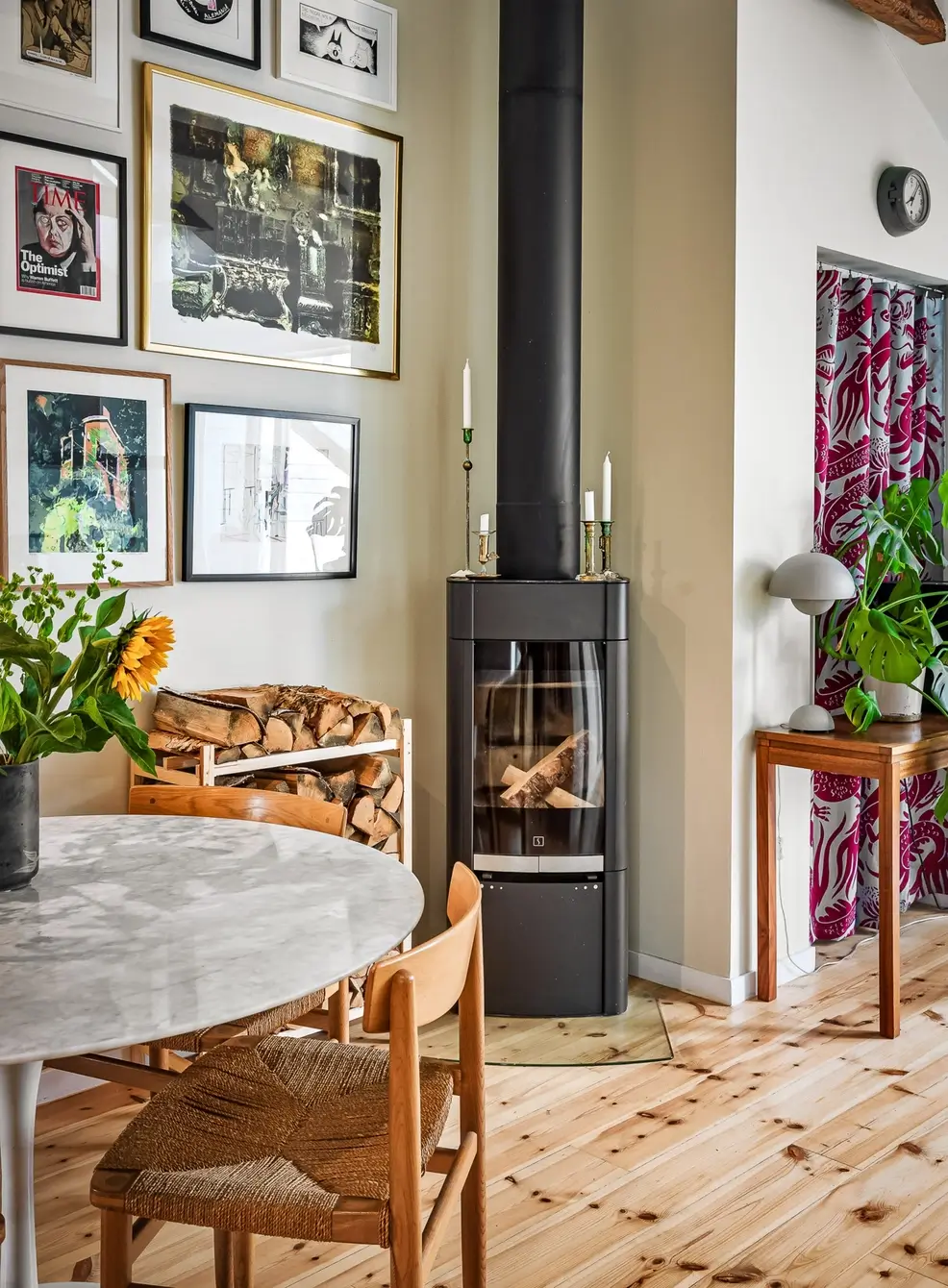 A Bright Duplex Apartment with Exposed Beams and a Roof Terrace 9 duplex-family-apartment-stockholm-nordroom5