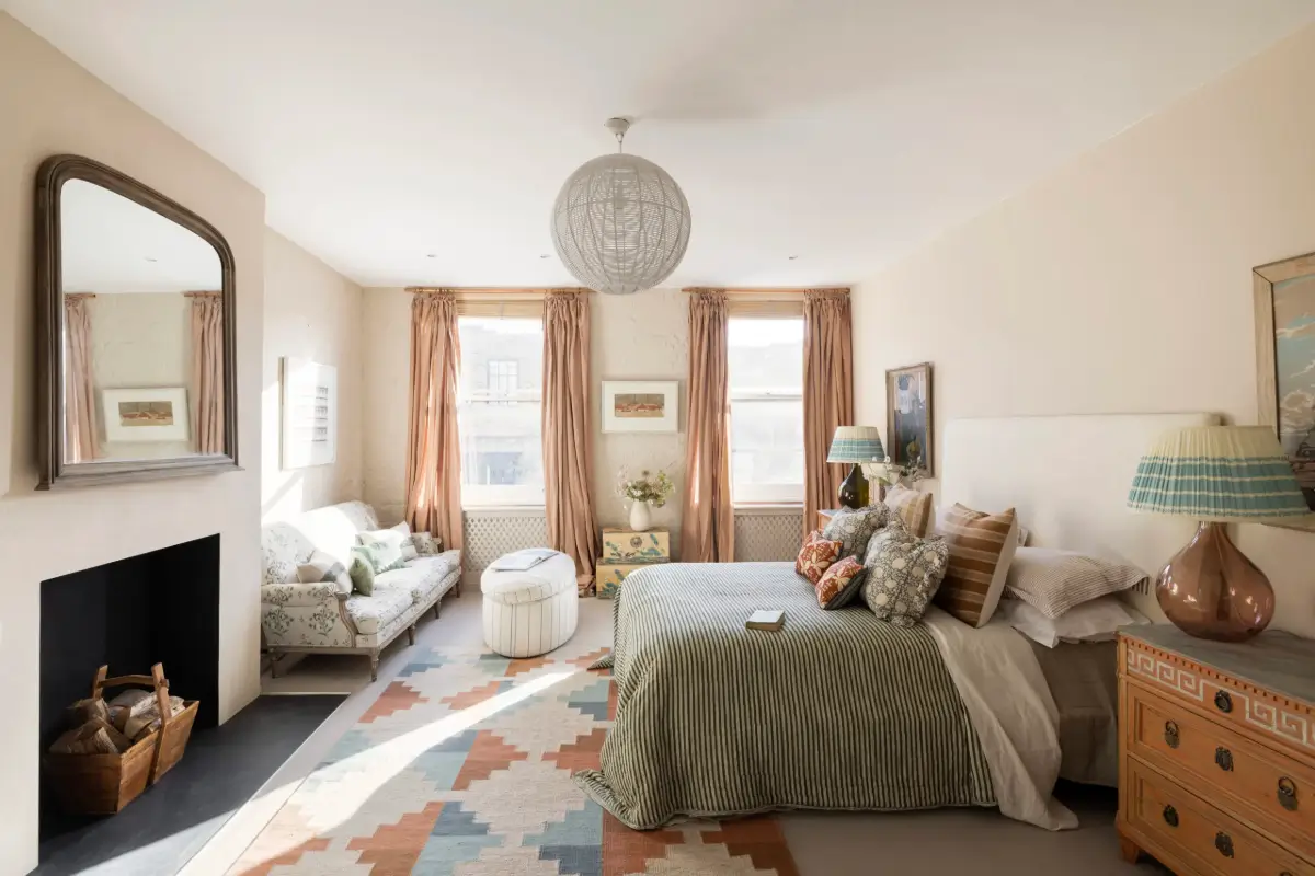 Soft Color Tones in a London Duplex Apartment with an Industrial Soul 9 exposed-beams-duplex-apartment-london-nordroom9