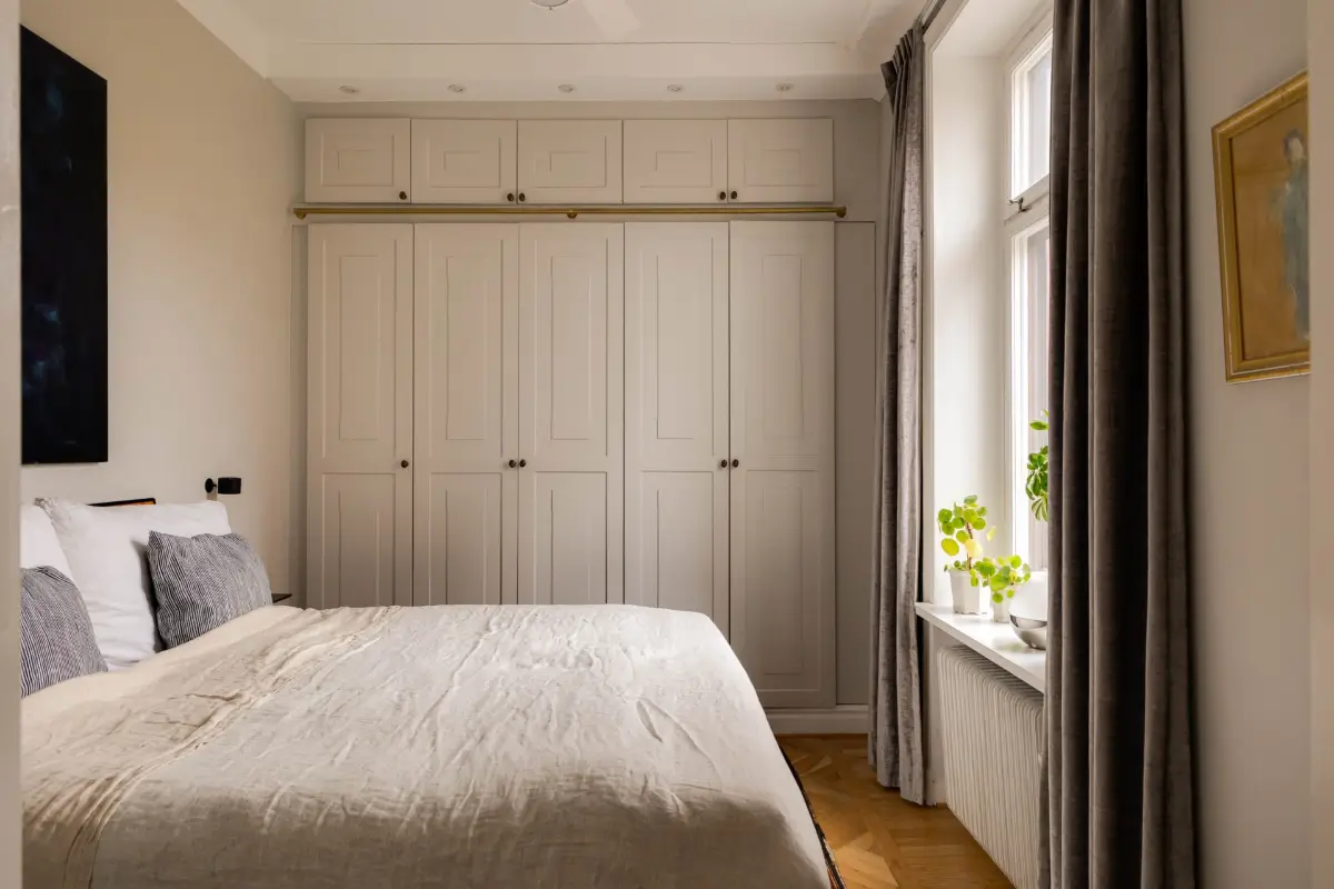 Classic Elements and Modern Comforts in an Elegant Apartment 6 light gray bedroom built-in wardrobes