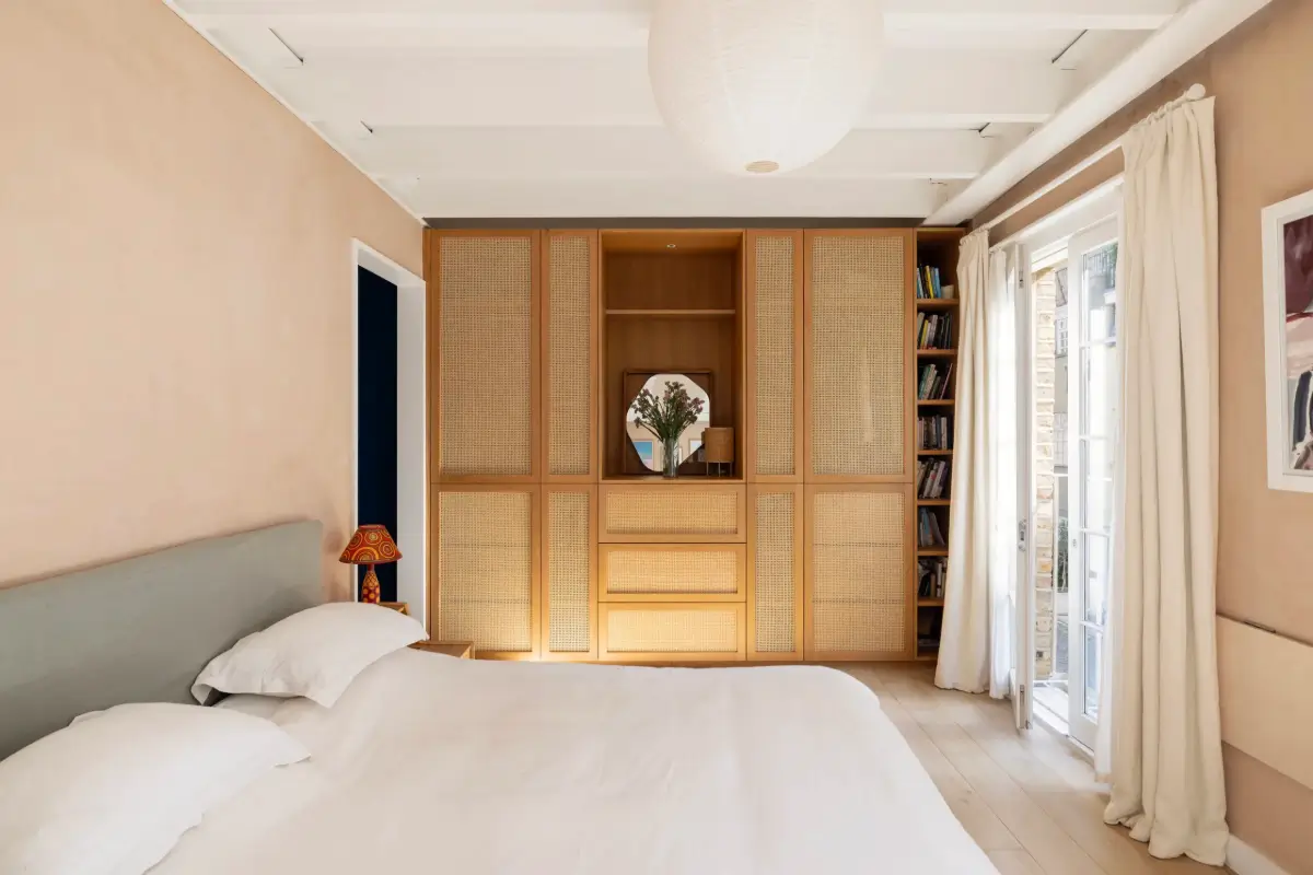 Colorful Design in a Reimagined Victorian Mews House in Notting Hill 17 mews-house-notting-hill-london-nordroom16