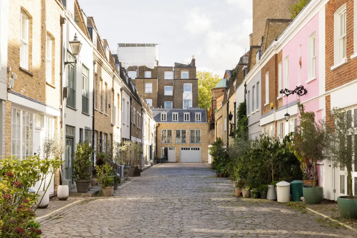 Colorful Design in a Reimagined Victorian Mews House in Notting Hill 22 mews house notting hill london nordroom2 Colorful Design in a Reimagined Victorian Mews House in Notting Hill