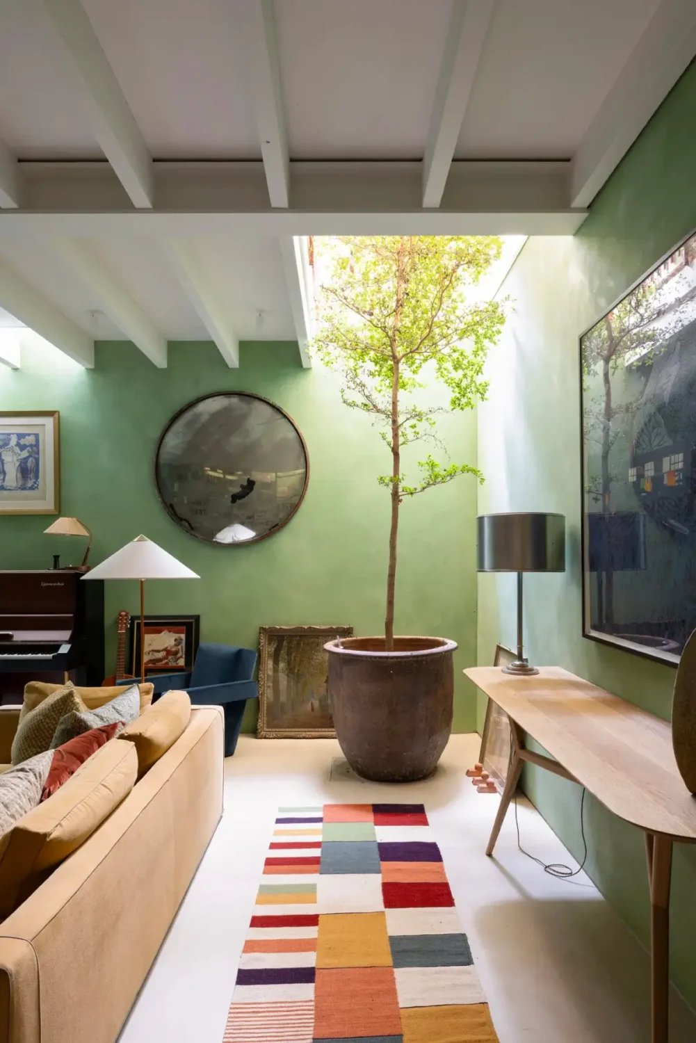 Colorful Design in a Reimagined Victorian Mews House in Notting Hill 9 mews-house-notting-hill-london-nordroom21