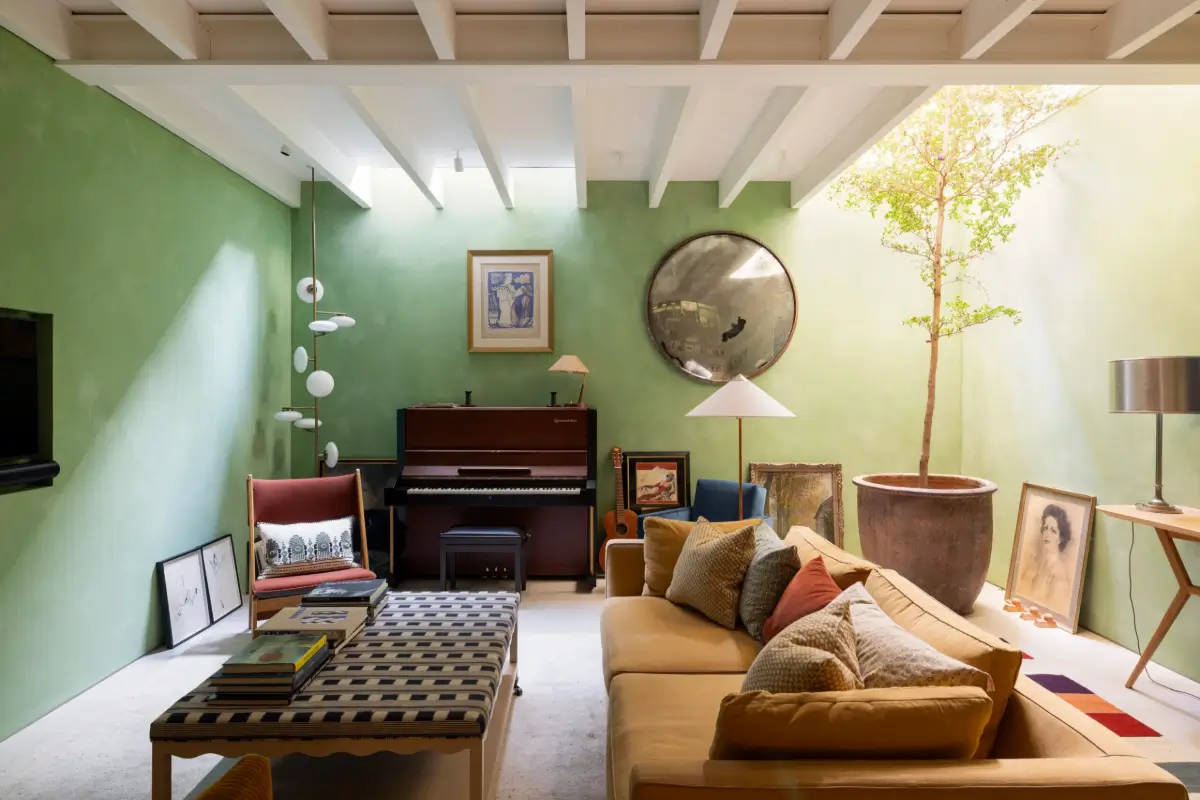 Colorful Design in a Reimagined Victorian Mews House in Notting Hill 11 mews house notting hill london nordroom9 Colorful Design in a Reimagined Victorian Mews House in Notting Hill