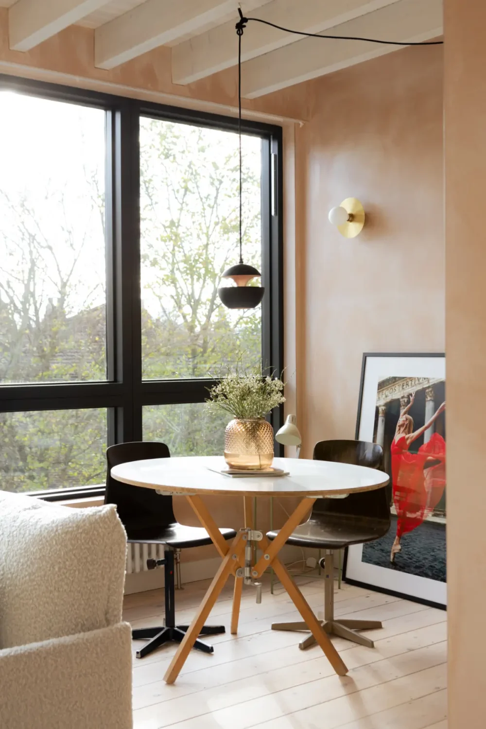 A Bright London Duplex Apartment in a Converted Victorian House 4 modern-duplex-apartment-plaster-walls-london-nordroom