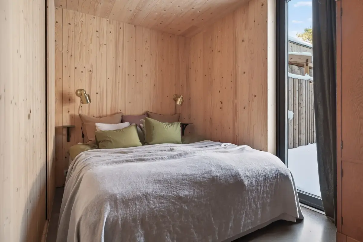 A Modern Wooden Cottage with Sea Views Close to Stockholm 11 modern-wooden-cottage-sea-views