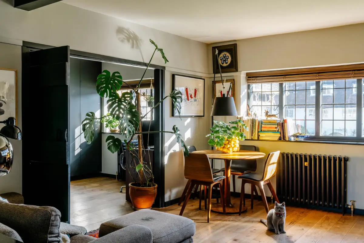 moody-color-scheme-one-bedroom-apartment-arts-and-crafts-building-london-nordroom23