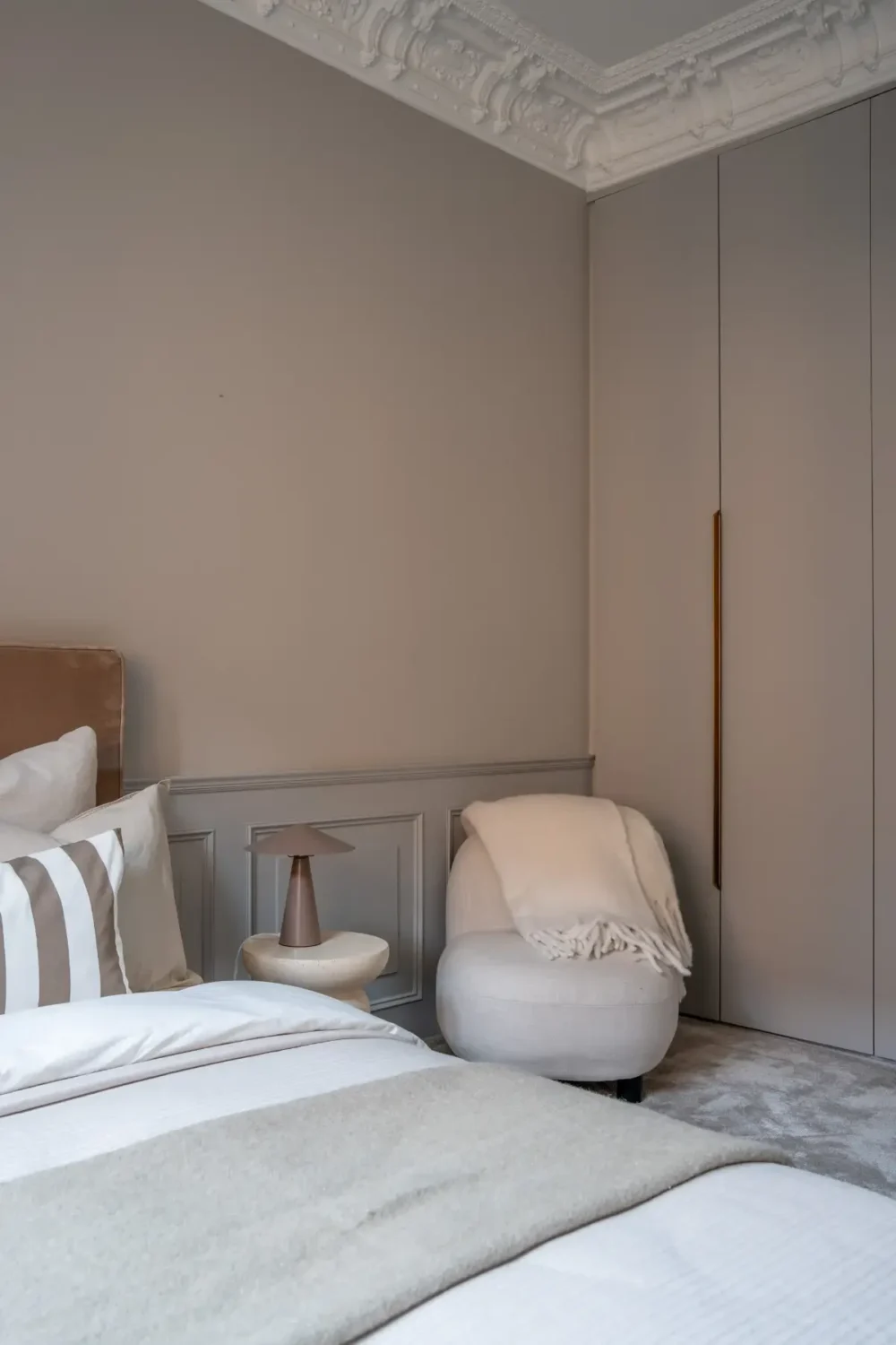 Period Details Meet Contemporary Materials in a Stylish Stockholm Apartment 30 c