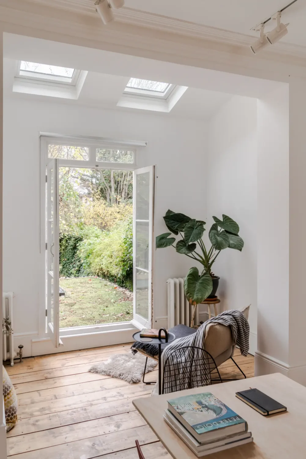 A Five-Storey Victorian Victorian Townhouse Blends Old with New 15 restored-extended-victorian-townhouse-london-nordroom13