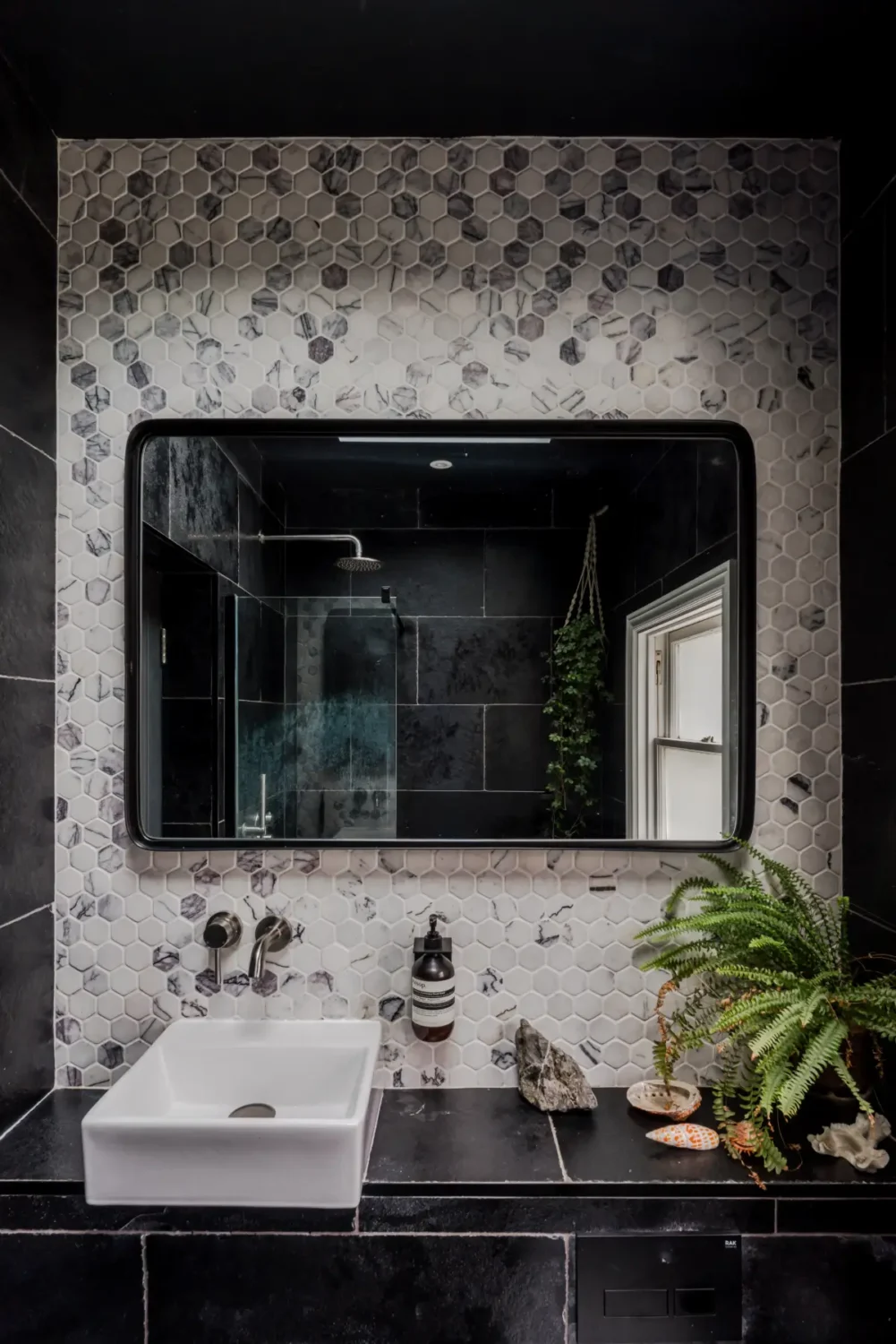 A Five-Storey Victorian Victorian Townhouse Blends Old with New 20 restored-extended-victorian-townhouse-london-nordroom8