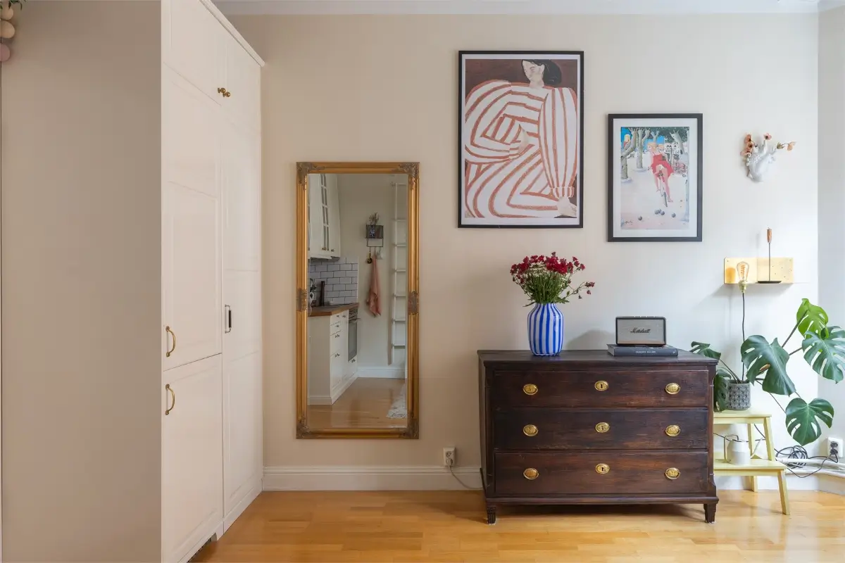 A Studio Apartment with a Large Bay Window and a Loft Bed 8 small-studio-apartment-bay-window-loft-bed-nordroom12