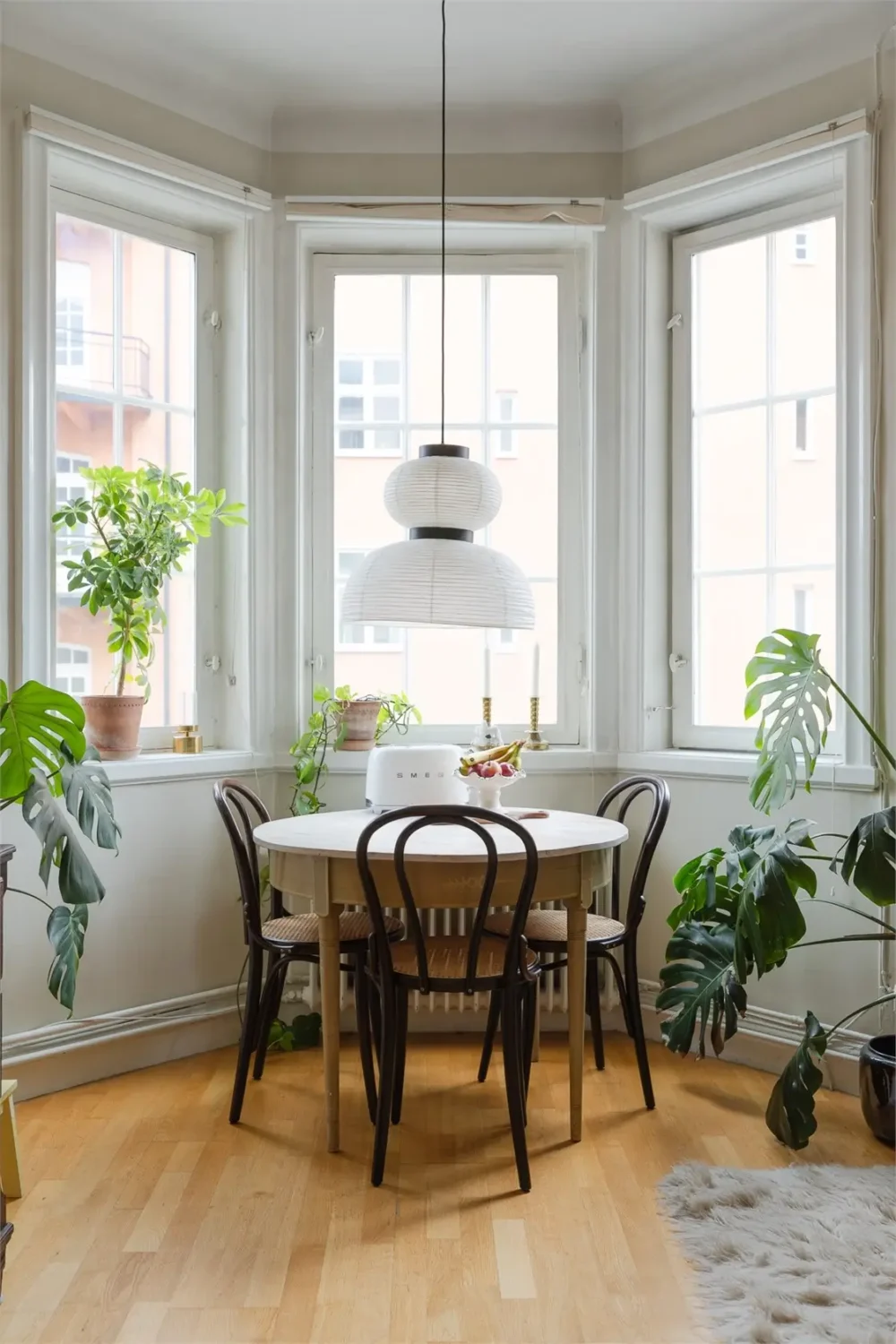 A Studio Apartment with a Large Bay Window and a Loft Bed 5 small-studio-apartment-bay-window-loft-bed-nordroom6