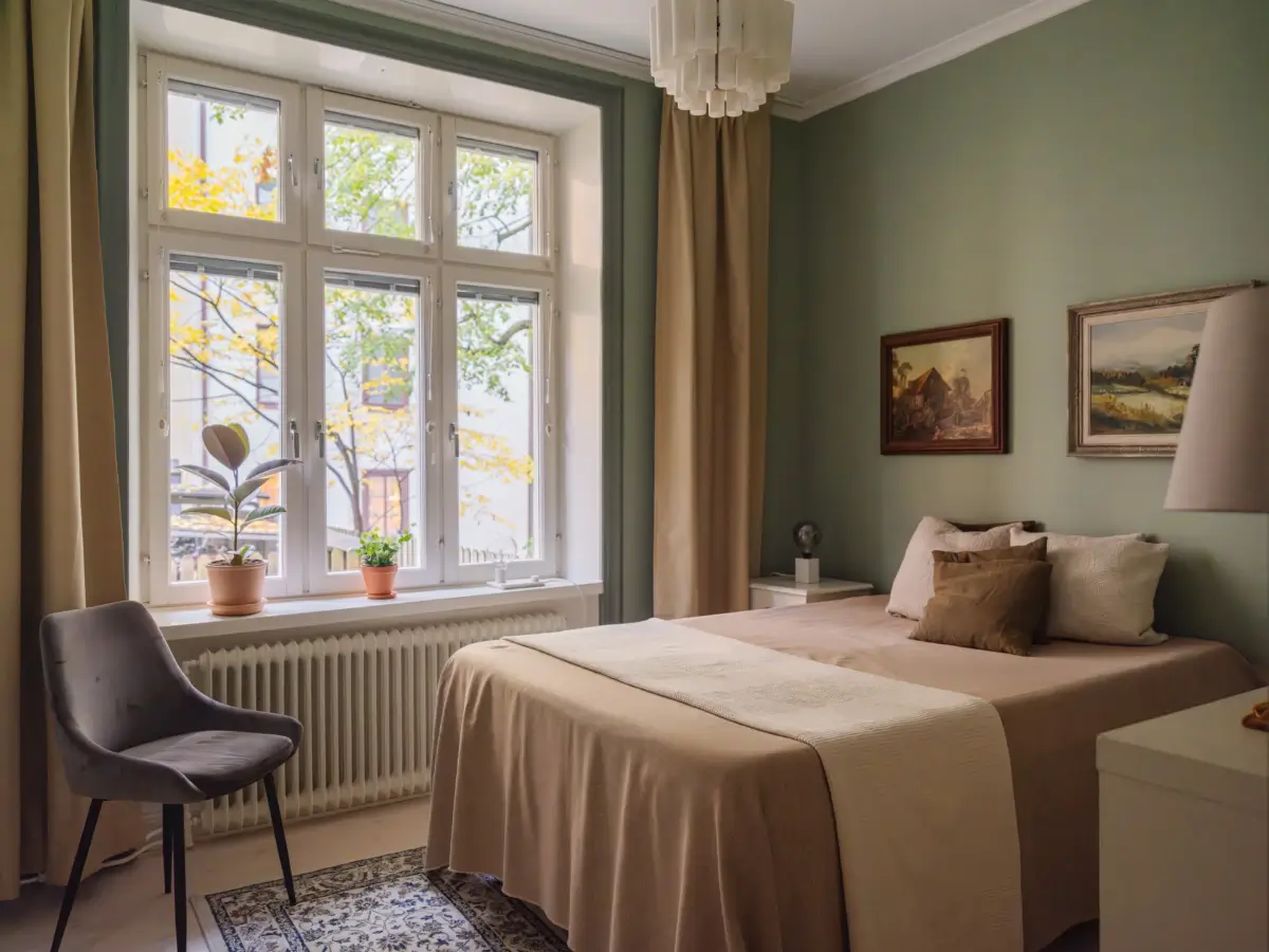 A Charming Color Palette in an Early 20th Century Apartment 22 soft-muted-colors-1910-stockholm-apartment-nordroom14