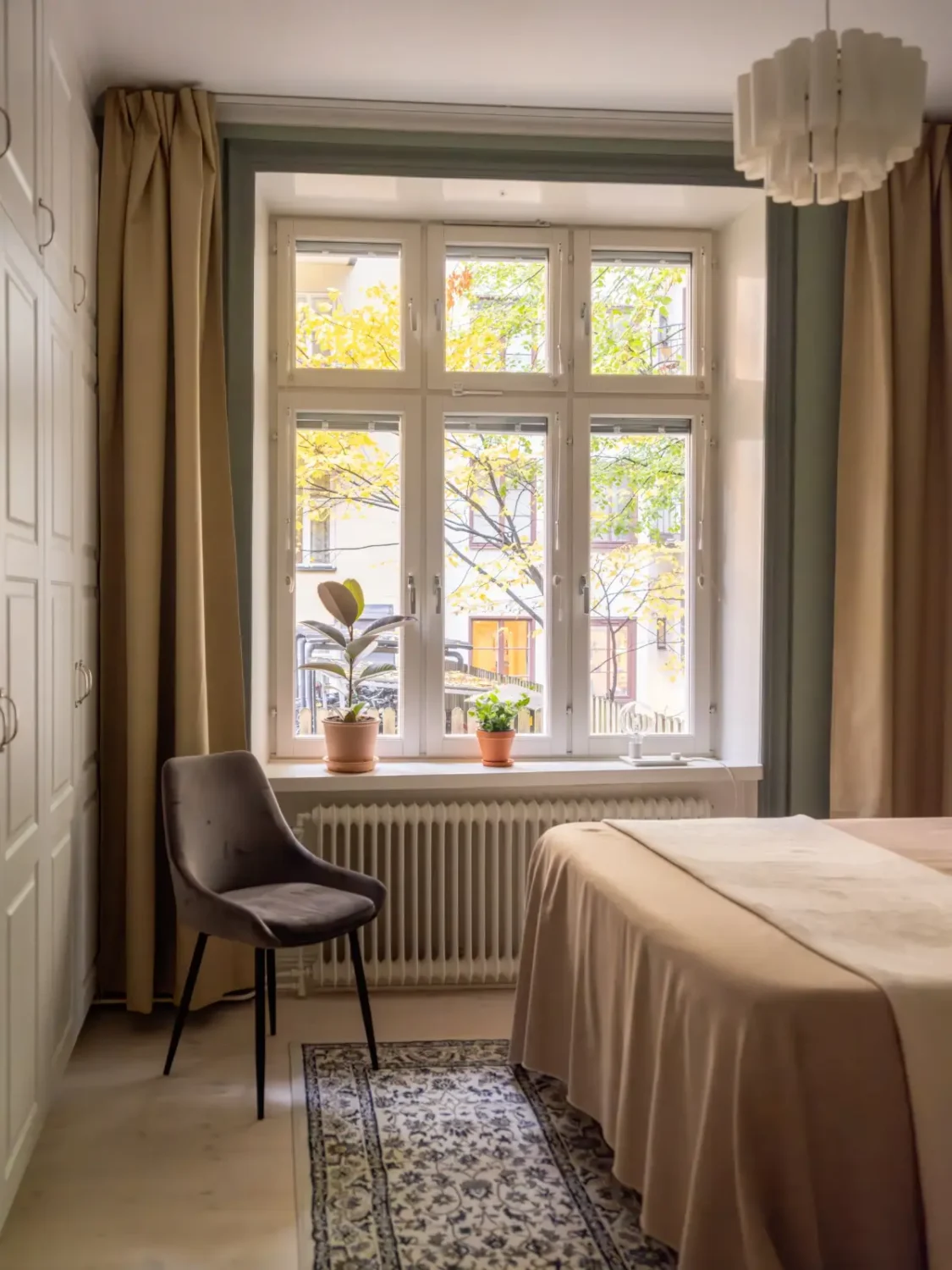 A Charming Color Palette in an Early 20th Century Apartment 23 soft-muted-colors-1910-stockholm-apartment-nordroom15