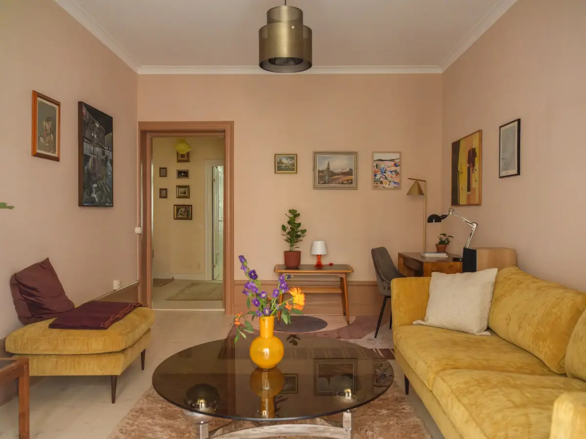 soft-muted-colors-1910-stockholm-apartment-nordroom18