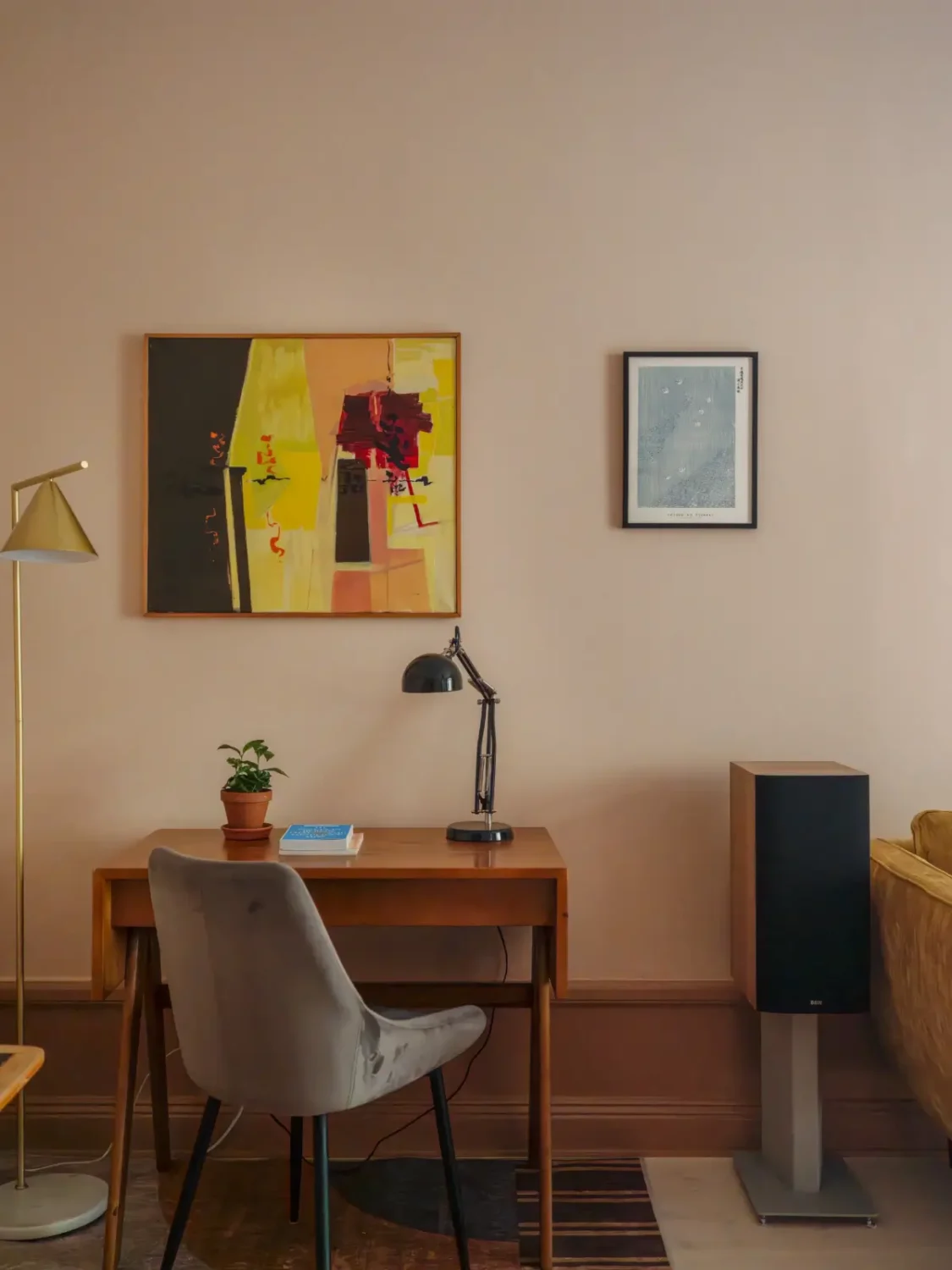 A Charming Color Palette in an Early 20th Century Apartment 11 soft-muted-colors-1910-stockholm-apartment-nordroom20