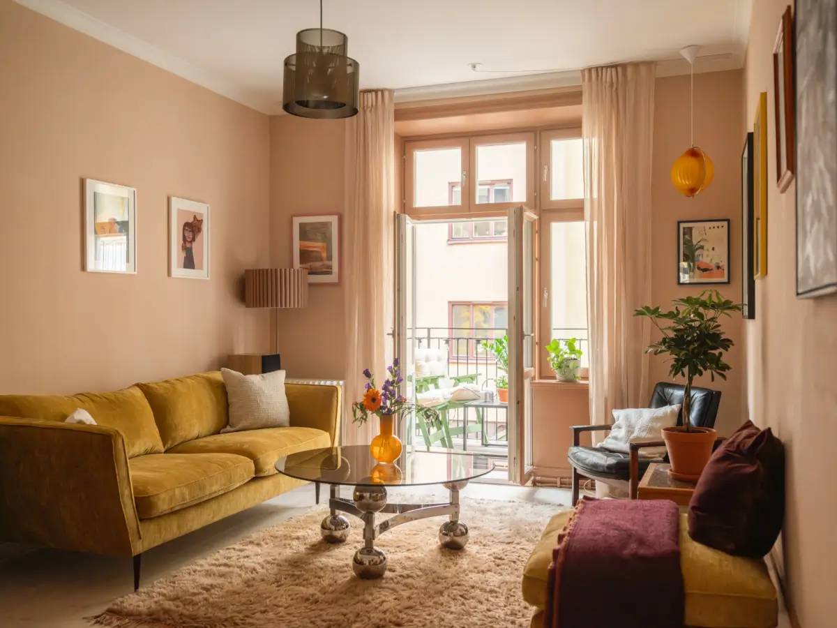 A Charming Color Palette in an Early 20th Century Apartment 1 soft-muted-colors-1910-stockholm-apartment-nordroom29