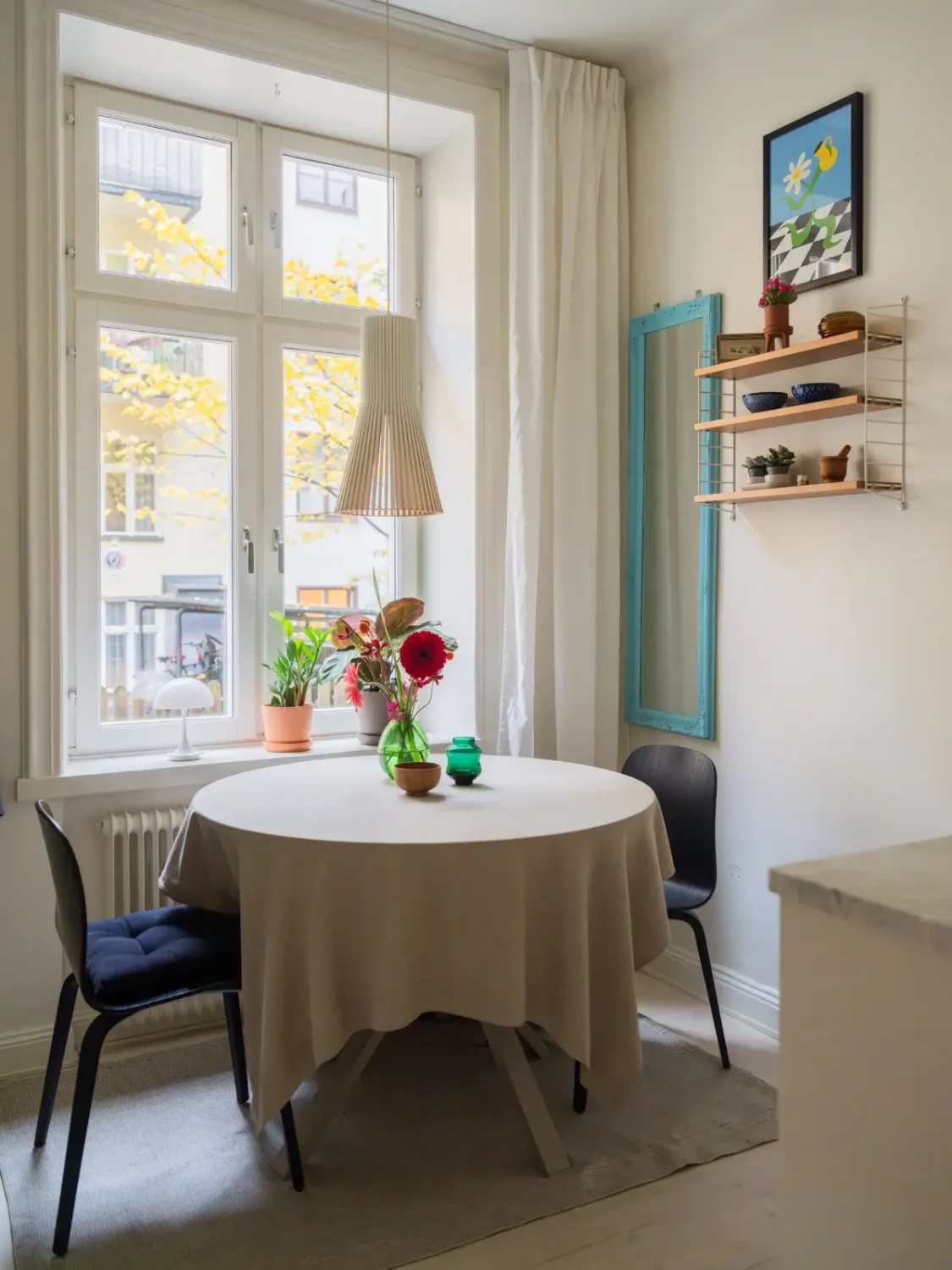 A Charming Color Palette in an Early 20th Century Apartment 17 soft-muted-colors-1910-stockholm-apartment-nordroom4