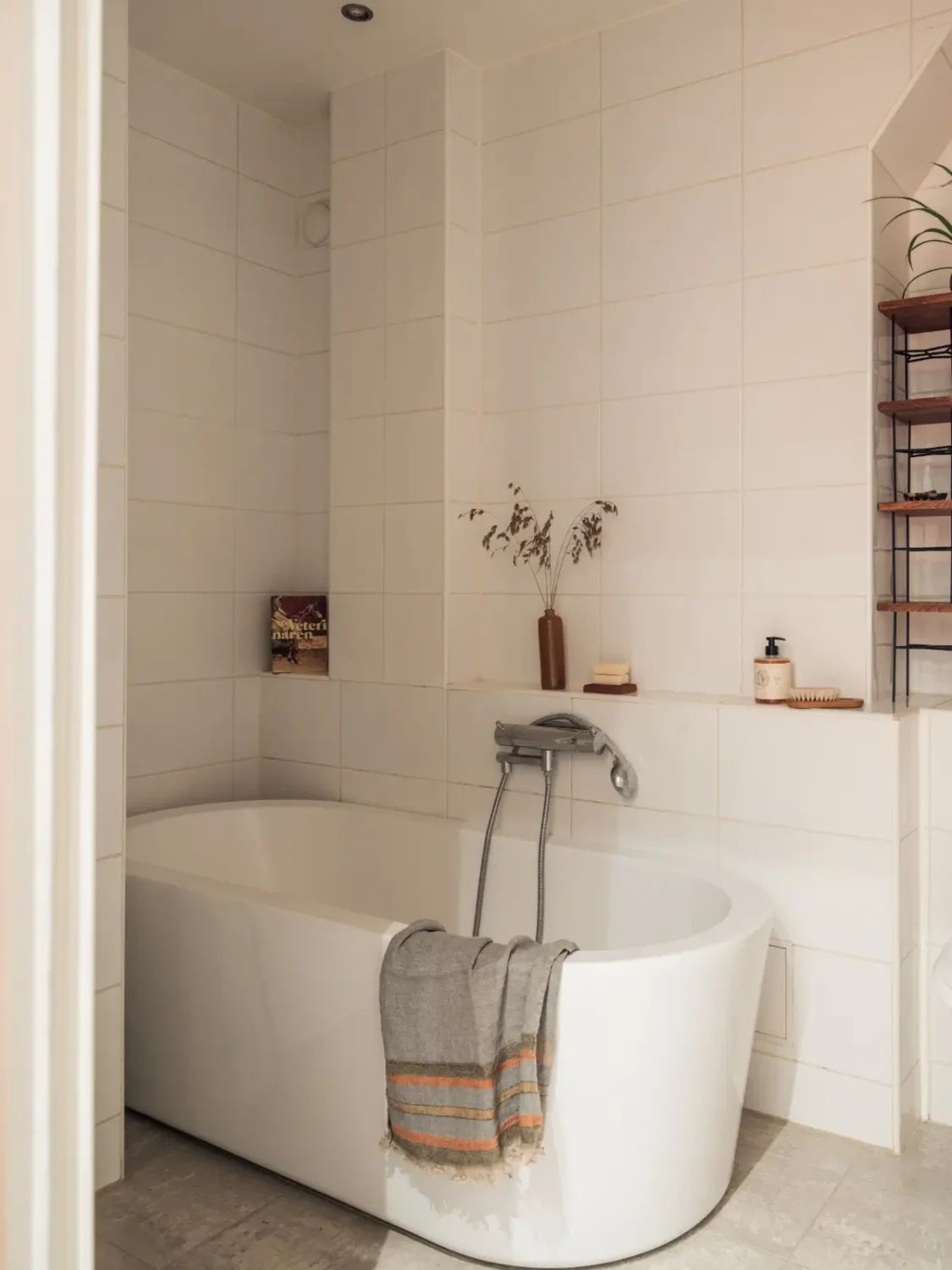 A Spacious Four-Bedroom Family Apartment in Stockholm 36 spacious-1920s-family-apartment-stockholm-nordroom1