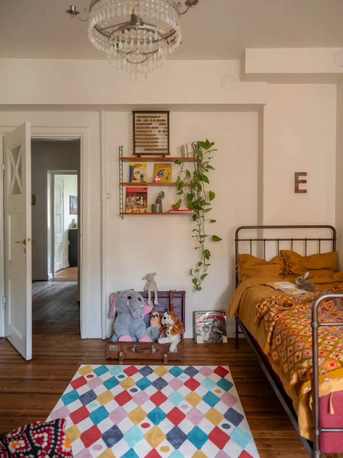 A Spacious Four-Bedroom Family Apartment in Stockholm 27 spacious-1920s-family-apartment-stockholm-nordroom10