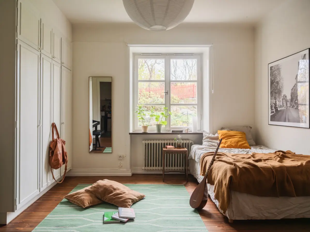 A Spacious Four-Bedroom Family Apartment in Stockholm 23 spacious-1920s-family-apartment-stockholm-nordroom14