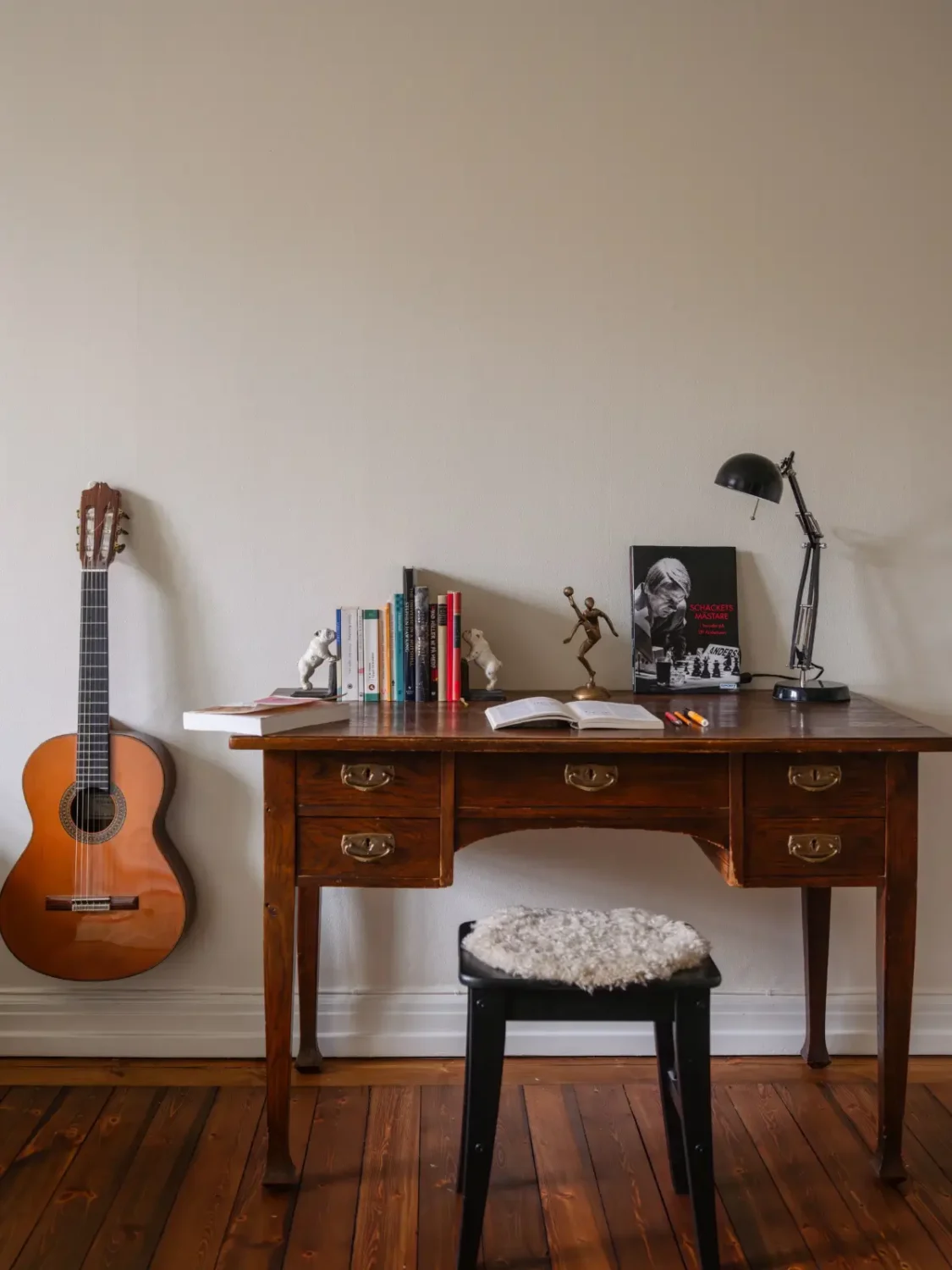 A Spacious Four-Bedroom Family Apartment in Stockholm 25 spacious-1920s-family-apartment-stockholm-nordroom15