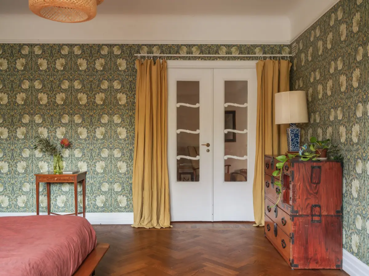 A Spacious Four-Bedroom Family Apartment in Stockholm 16 spacious-1920s-family-apartment-stockholm-nordroom18