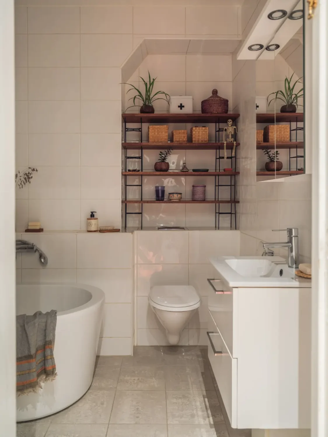 A Spacious Four-Bedroom Family Apartment in Stockholm 35 spacious-1920s-family-apartment-stockholm-nordroom2