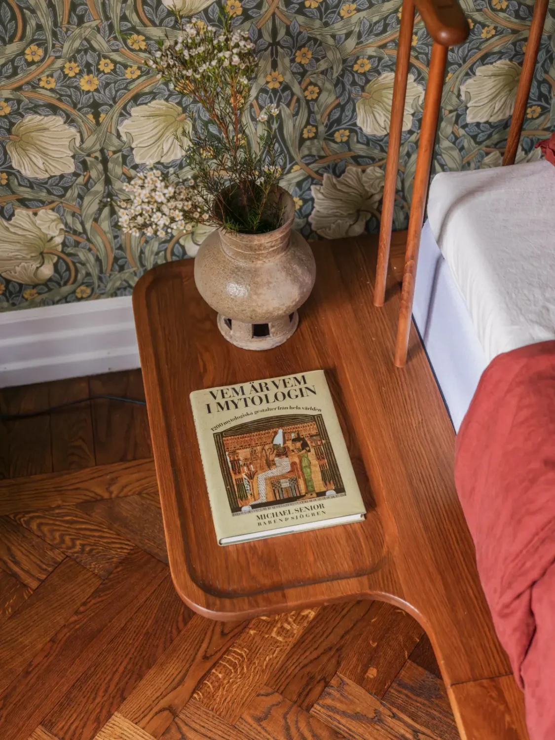 A Spacious Four-Bedroom Family Apartment in Stockholm 11 spacious-1920s-family-apartment-stockholm-nordroom22