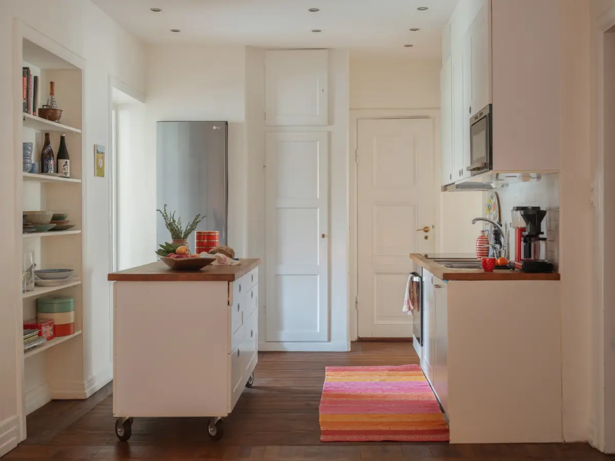 A Spacious Four-Bedroom Family Apartment in Stockholm 21 spacious-1920s-family-apartment-stockholm-nordroom33