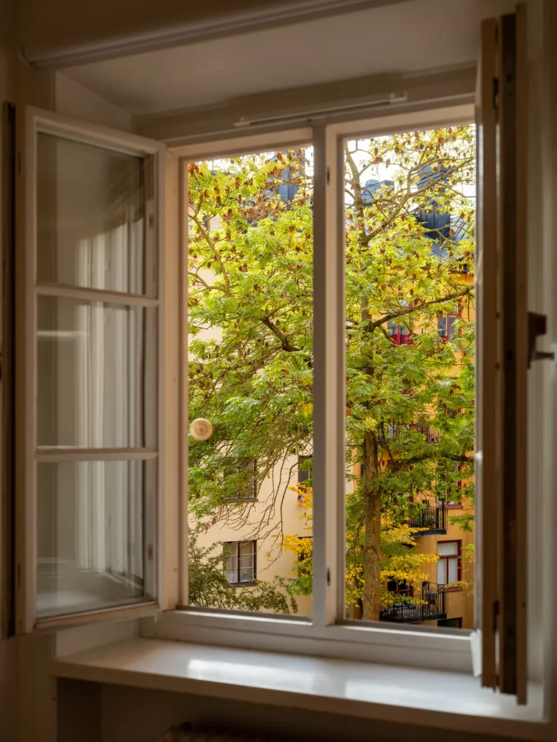 A Spacious Four-Bedroom Family Apartment in Stockholm 30 spacious-1920s-family-apartment-stockholm-nordroom7