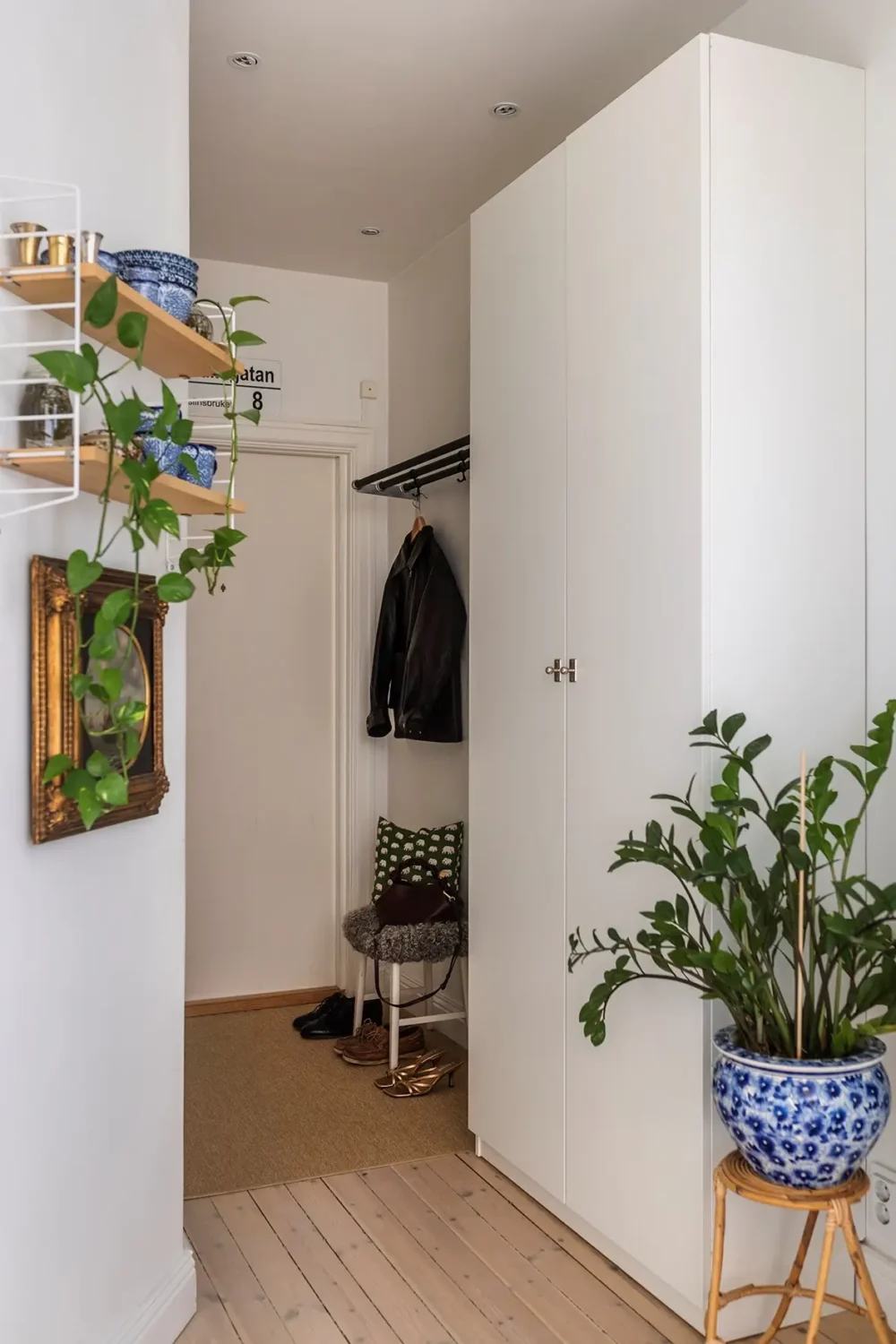 Yellow, Beige, and Green Tones in a 1920s Apartment 15 stockholm apartment yellow green beige tones nordroom1 Yellow, Beige, and Green Tones in a 1920s Apartment