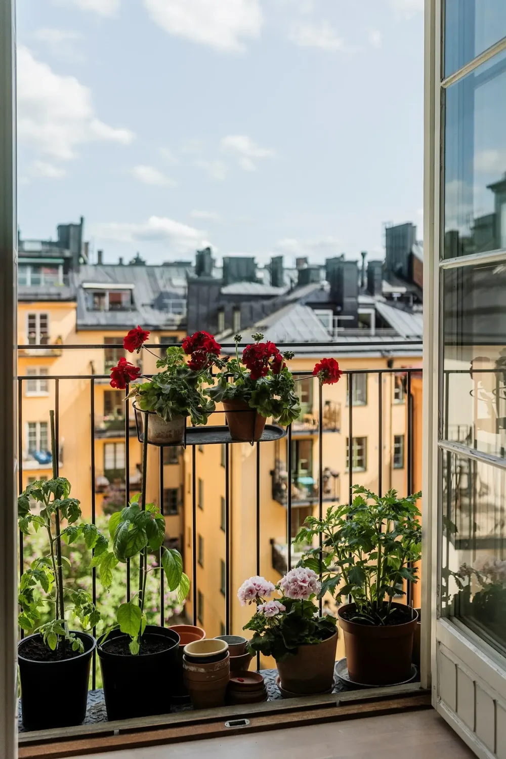 Yellow, Beige, and Green Tones in a 1920s Apartment 4 stockholm apartment yellow green beige tones nordroom10 Yellow, Beige, and Green Tones in a 1920s Apartment