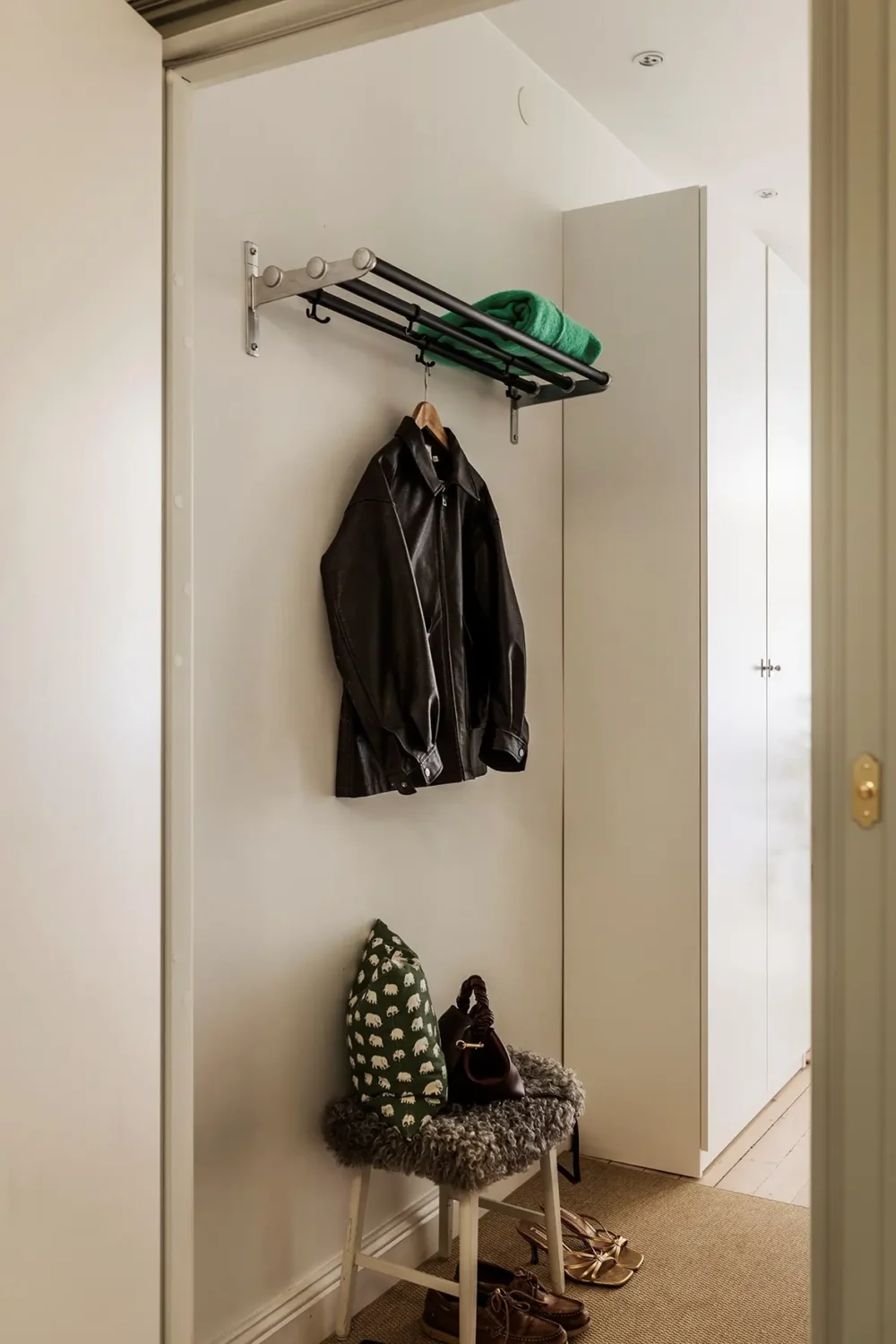 Yellow, Beige, and Green Tones in a 1920s Apartment 16 stockholm apartment yellow green beige tones nordroom2 Yellow, Beige, and Green Tones in a 1920s Apartment