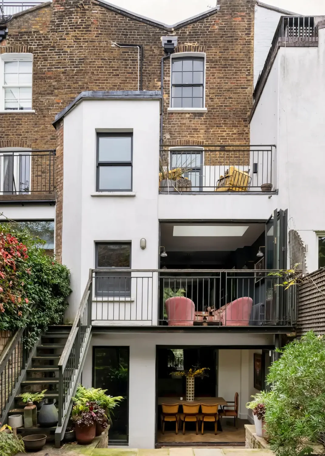 Contrasting Colors in an Elegant Notting Hill Townhouse 12 stylish-notting-hill-townhouse10