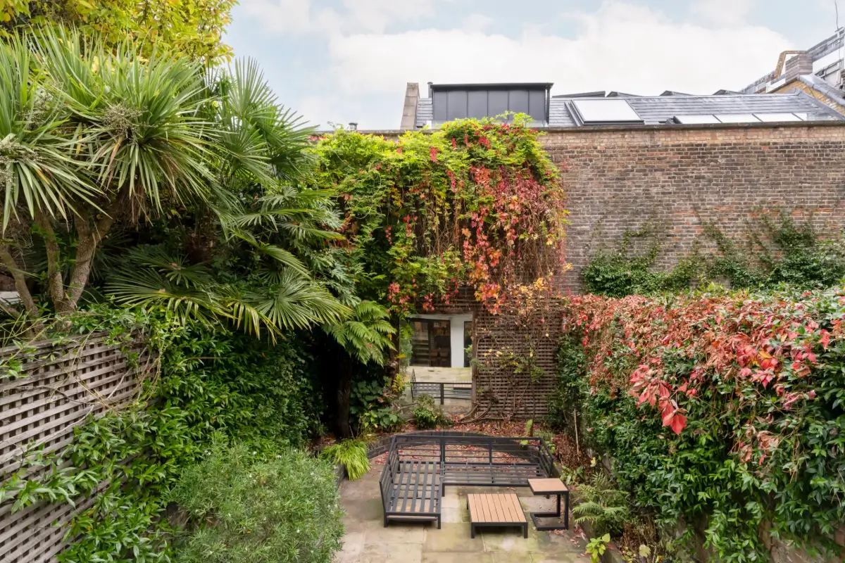 Contrasting Colors in an Elegant Notting Hill Townhouse 11 stylish-notting-hill-townhouse11