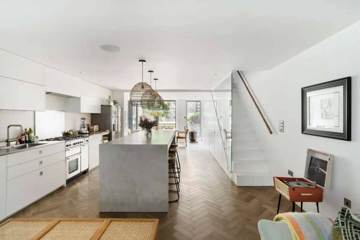 Contrasting Colors in an Elegant Notting Hill Townhouse 8 stylish-notting-hill-townhouse2