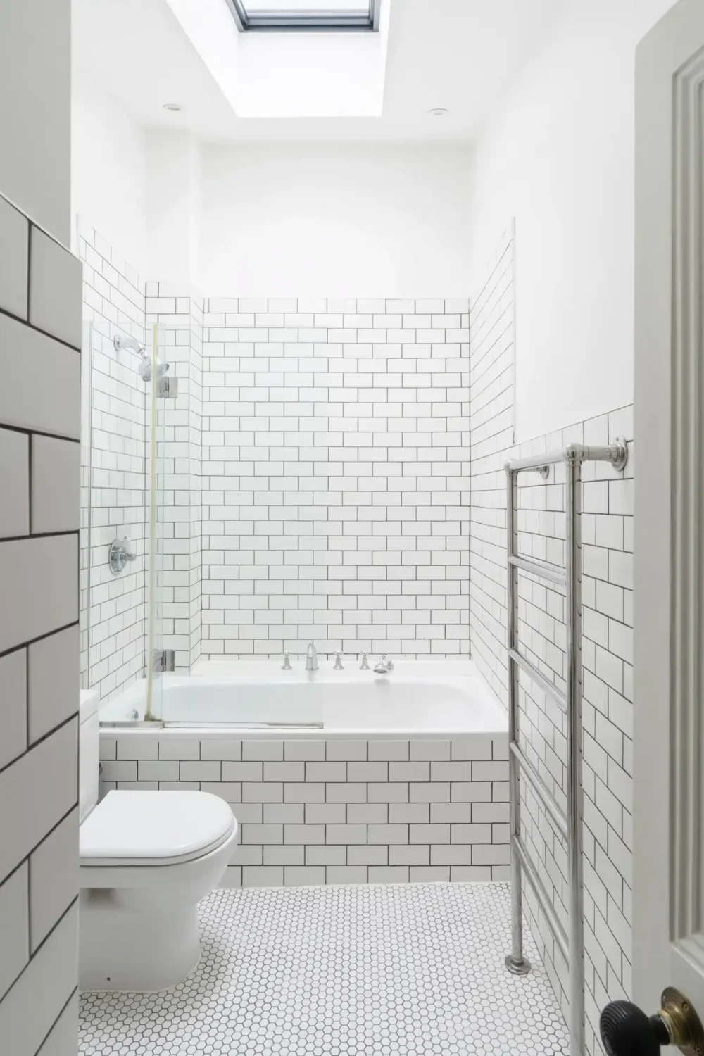 Contrasting Colors in an Elegant Notting Hill Townhouse 24 stylish-notting-hill-townhouse23