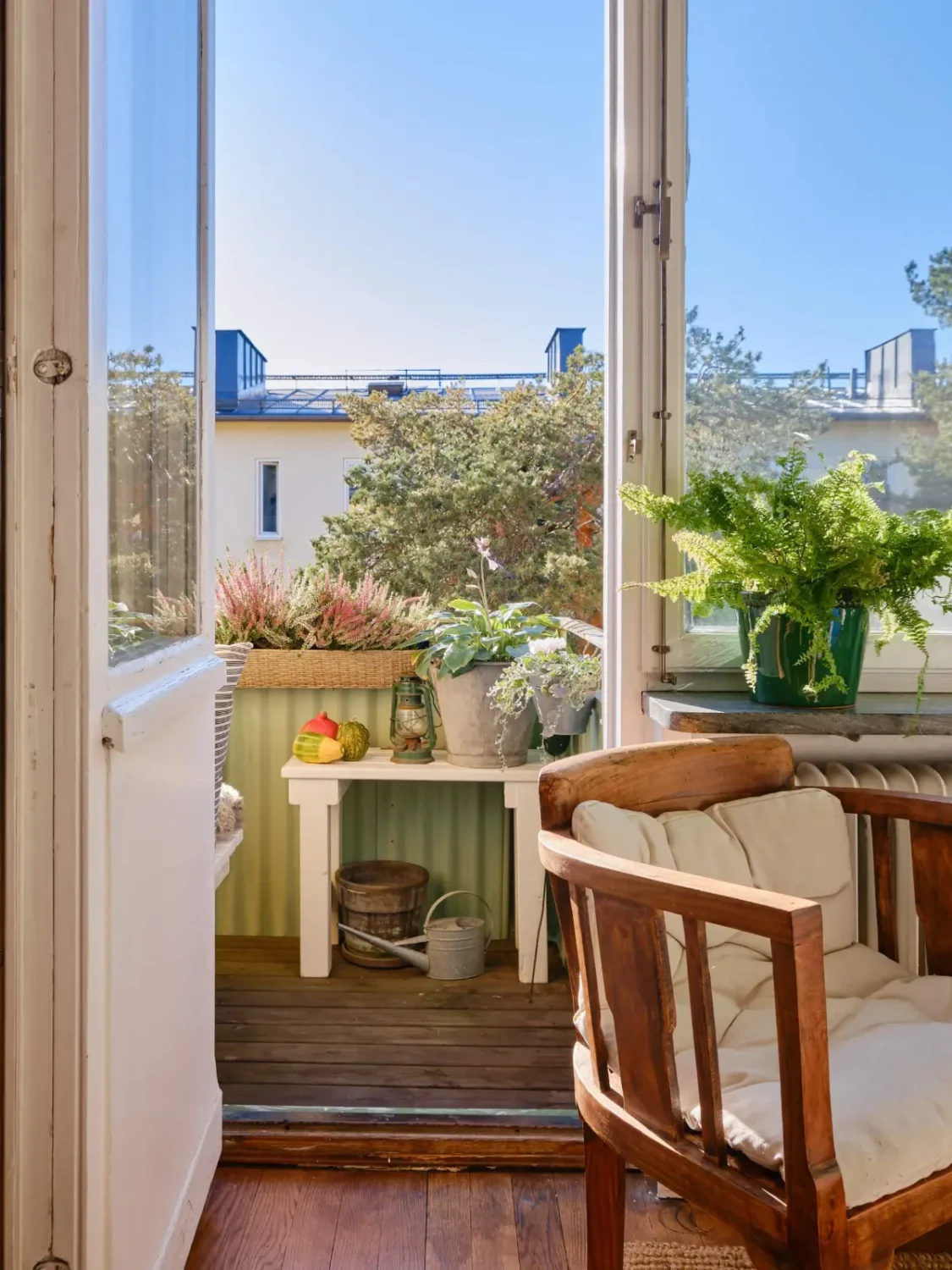 A Small 1930s Apartment with an Exposed Brick Wall 4 tiny-swedish-apartment-exposed-brick-wall-nordroom24