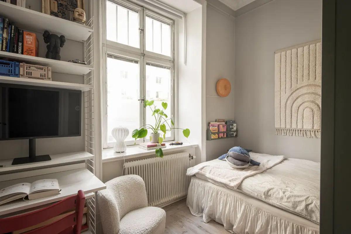 Period Features and a Pink Bedroom in a Turn-of-the-Century Apartment 19 turn-of-the-century-apartment-pink-bedroom