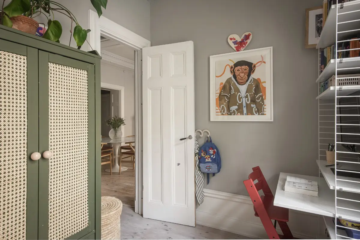 Period Features and a Pink Bedroom in a Turn-of-the-Century Apartment 20 turn-of-the-century-apartment-pink-bedroom