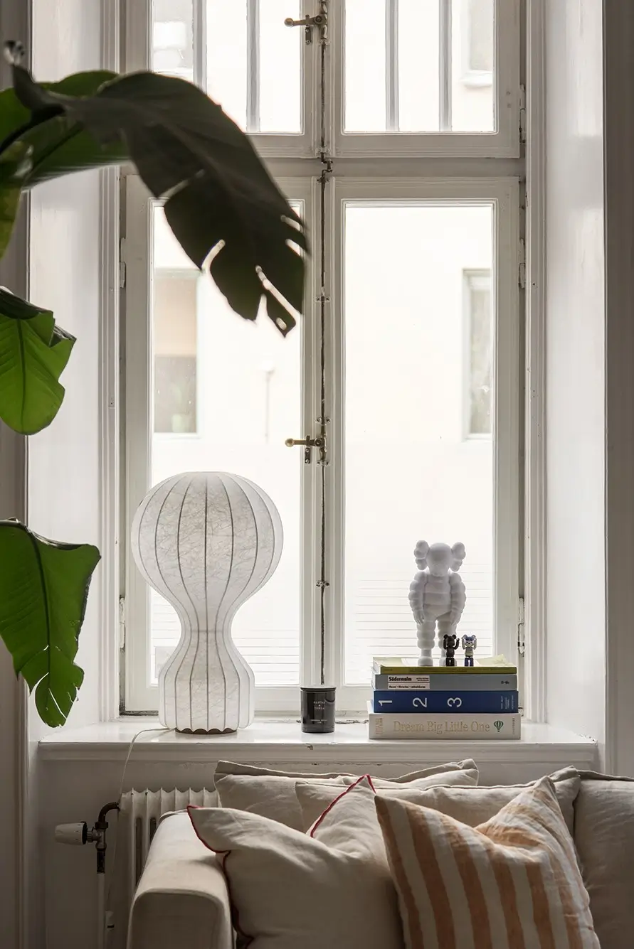 Period Features and a Pink Bedroom in a Turn-of-the-Century Apartment 6 turn-of-the-century-apartment-pink-bedroom