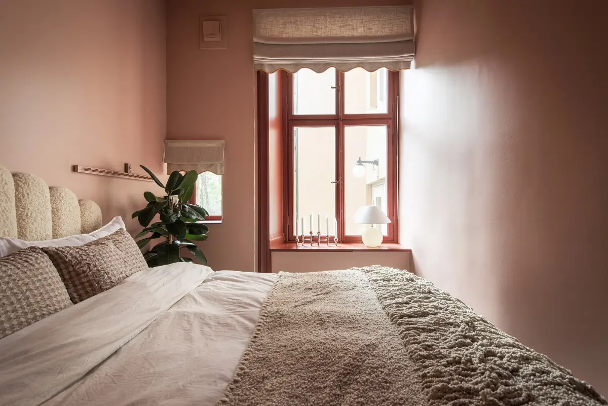 Period Features and a Pink Bedroom in a Turn-of-the-Century Apartment 25 turn-of-the-century-apartment-pink-bedroom