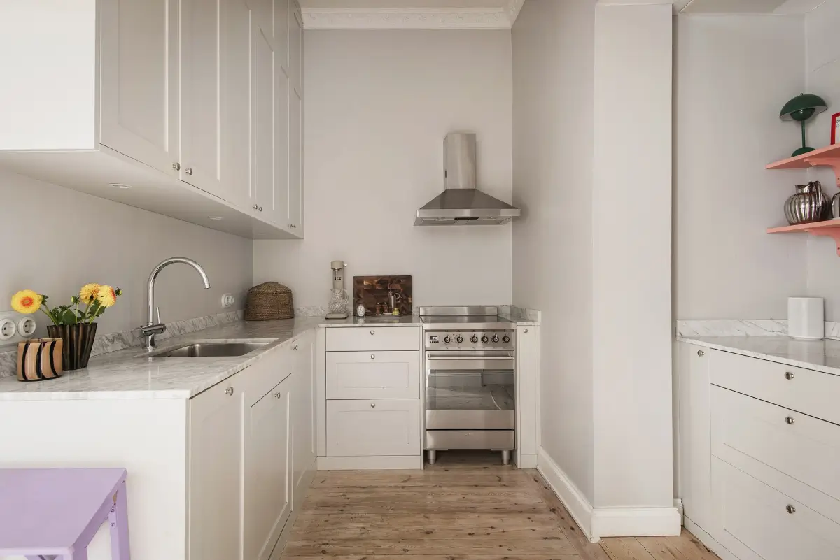 Period Features and a Pink Bedroom in a Turn-of-the-Century Apartment 16 turn-of-the-century-apartment-pink-bedroom
